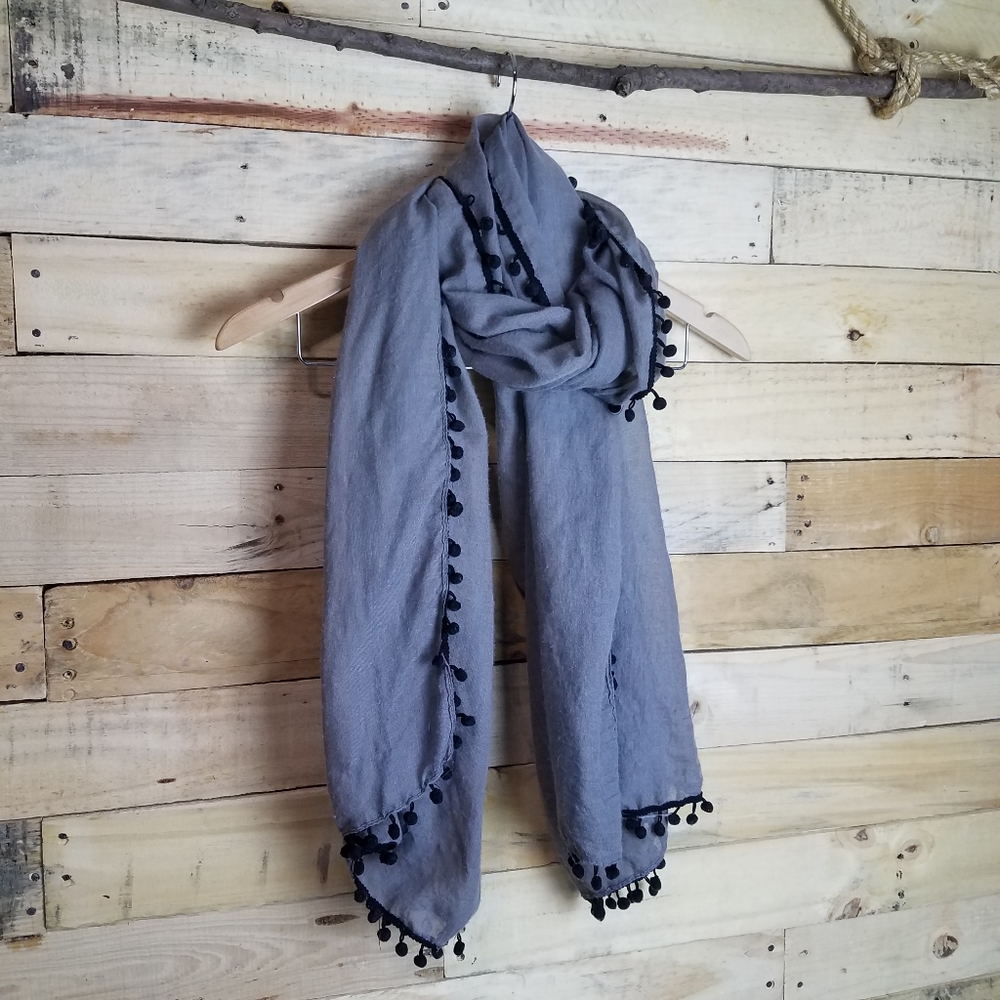 Pom Pom Scarf Black Gray